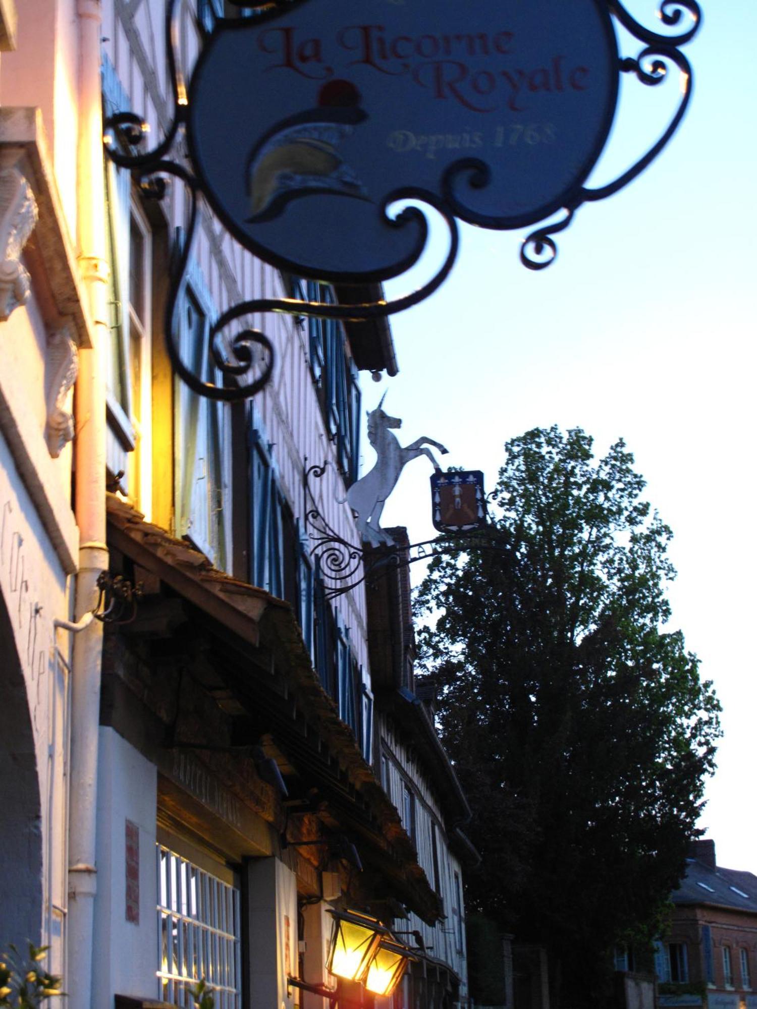 Hotel La Licorne & Spa Lyons-la-Forêt Exteriör bild