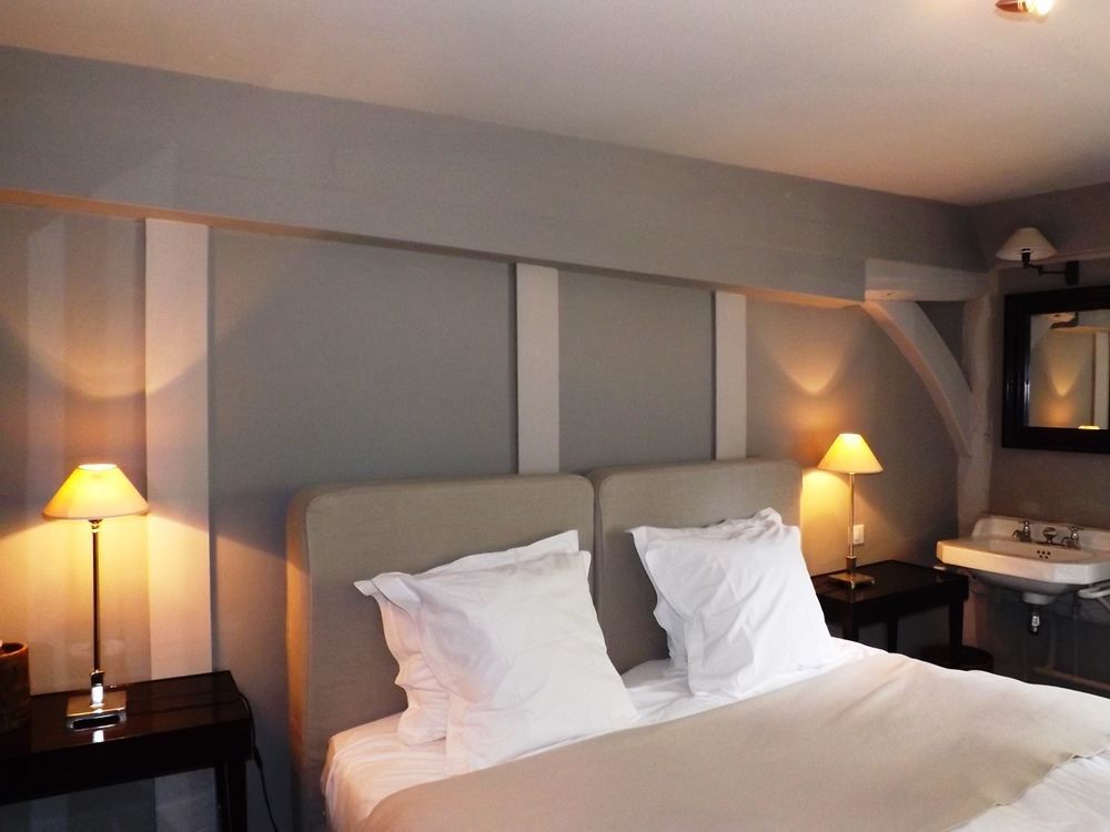 Hotel La Licorne & Spa Lyons-la-Forêt Exteriör bild